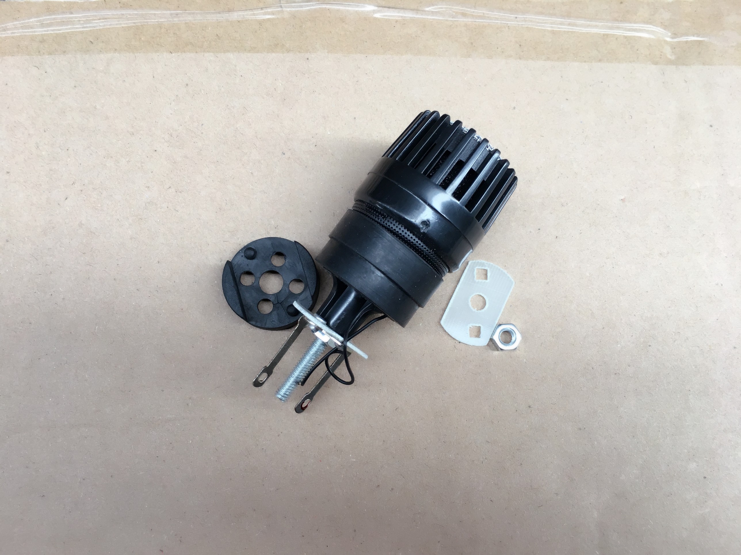 Sure's new hand crank holder vinyl case Shure LC wired microphone SM57lc microphone microphone core