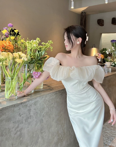 Свадебное платье, изысканный стиль, открытые плечи