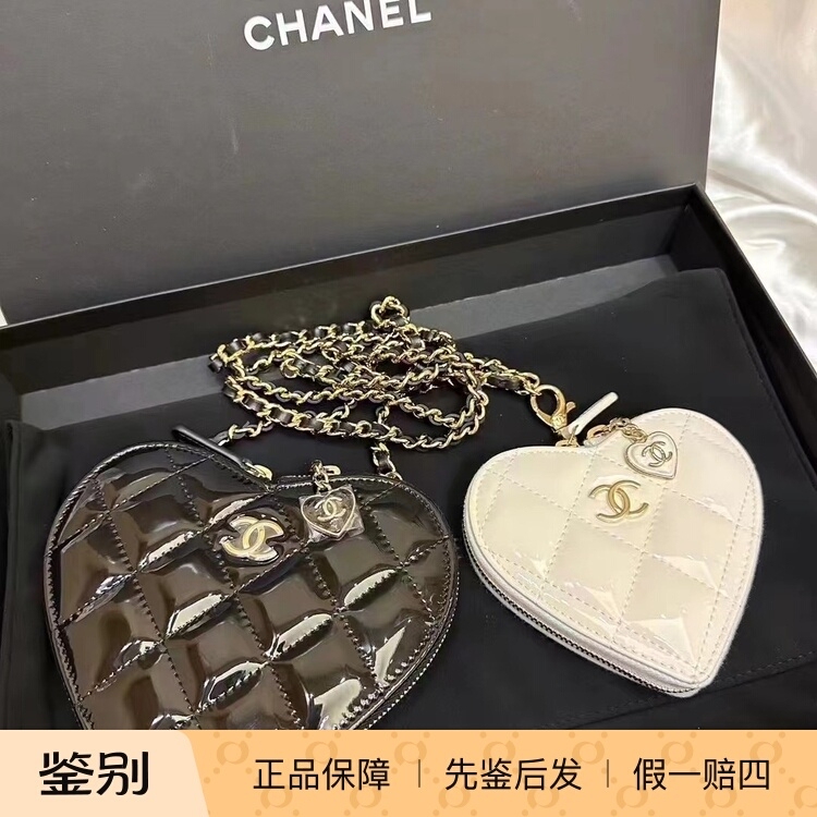 In Stock Chanel's Popular Jennie Black and White Heart-Shaped Crossbody Bag