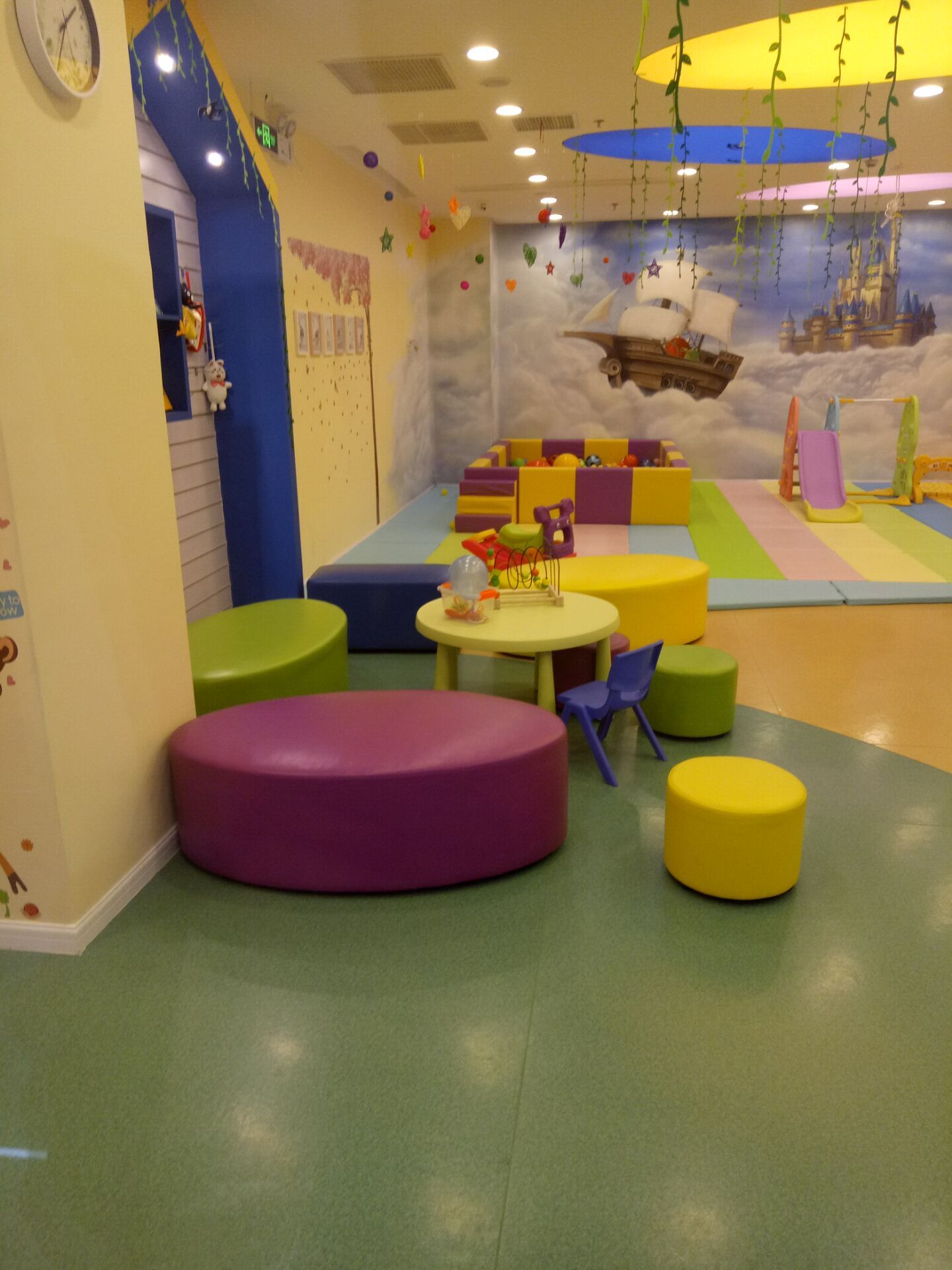 Factory custom early education center training center round sofa stool single small stool playground temporary rest stool