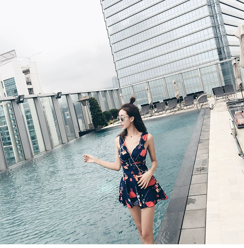 Phụ nữ áo tắm liền kề bụng bảo thủ giảm béo V-cổ ngực nhỏ Hàn Quốc tụ tập sinh viên tắm nước nóng mùa xuân - Bộ đồ bơi One Piece