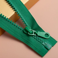 Зеленый длиной 70 см, 10 полосок.