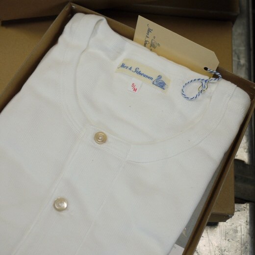 Chen recommends the German Swan Merz b Schwanen 506 Henry tee shirt natural organic sponge