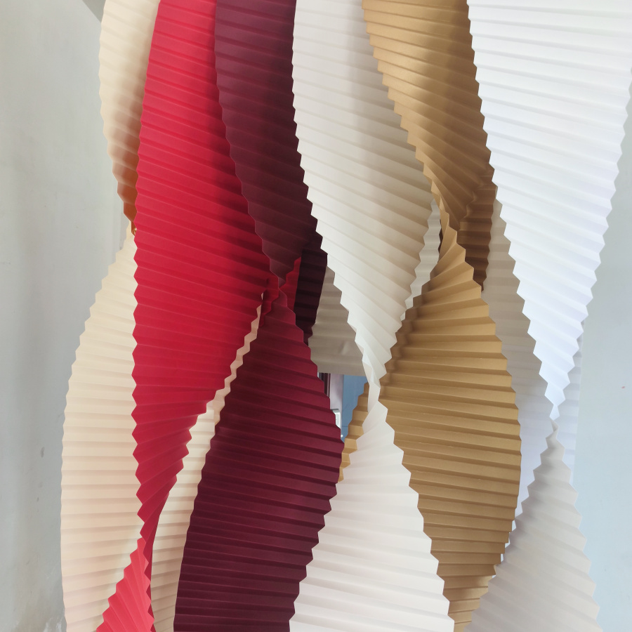 Red wedding celebration long corrugated paper wedding field background decoration customized wave origami red ceiling props arrangement-Taobao