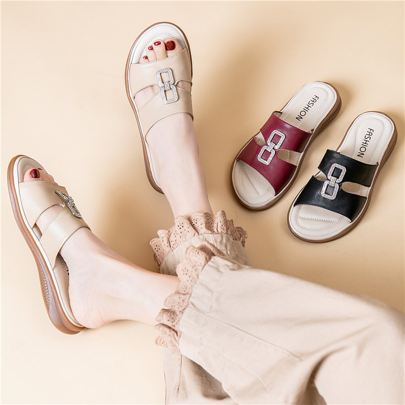 Mom's Slippers for Women, Summer Outdoor Wear, Middle-Aged and Elderly, Non-Slip, 2026 New Model, Elderly Sandals, Genuine Leather, Soft Sole, Large Size Sandals Mom's Slippers for Women, Summer Outdoor Wear, Middle-Aged and Elderly, Non-Slip, 2026 New Model, Elderly Sandals, Genuine Leather, Soft Sole, Large Size Sandals