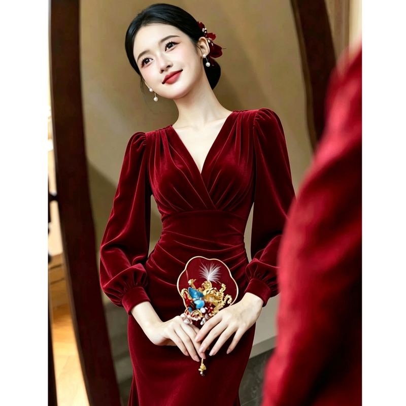 Red Long-Sleeved Toast Dress for the Bride, Mermaid-Style Petite V-Neck Engagement Dress, Wedding Banquet Gown, Stunning for Winter