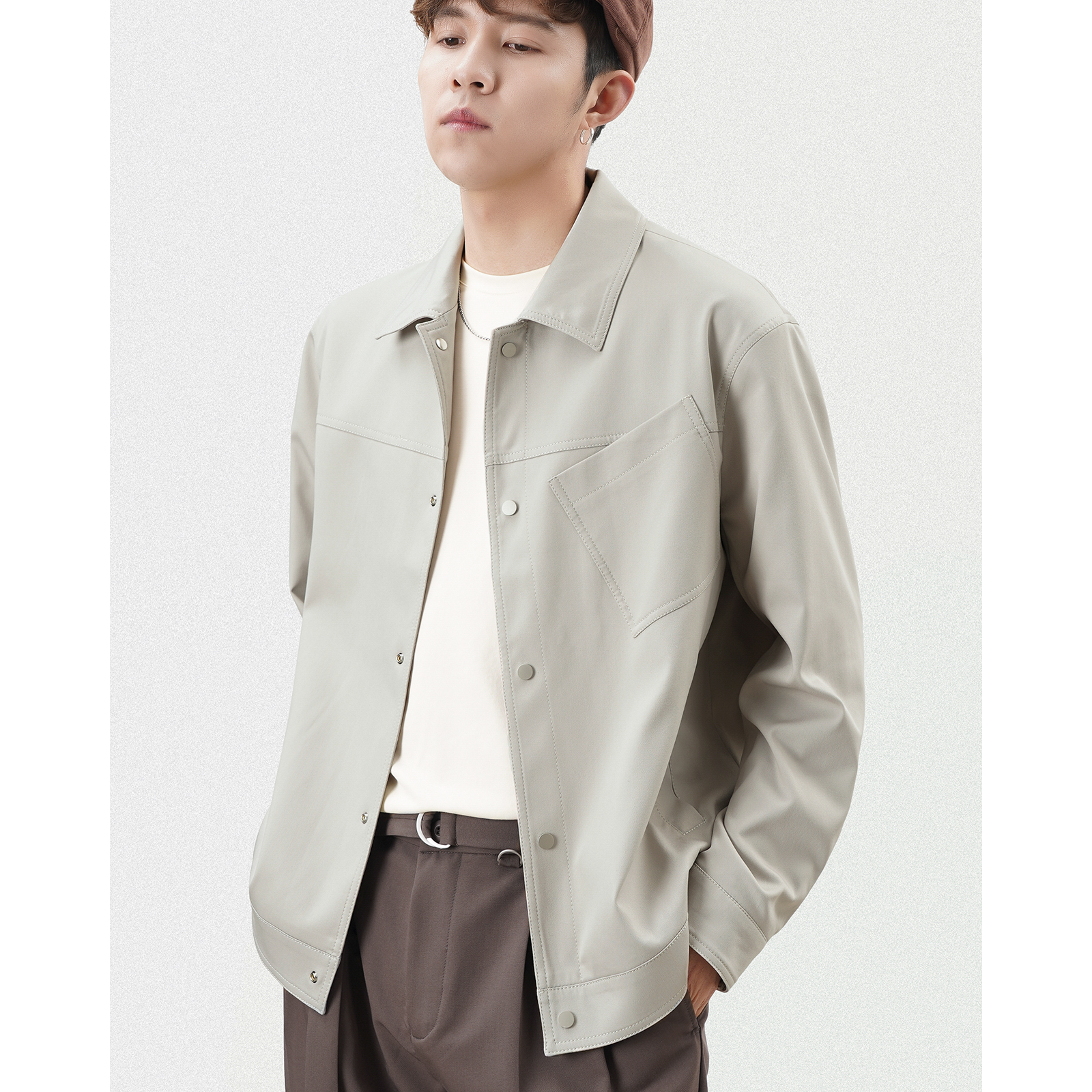 2022 Spring new men's turned-collar micro-relaxed pituitary jacket Han version pure color 100 lap short version of the wind coat jacket