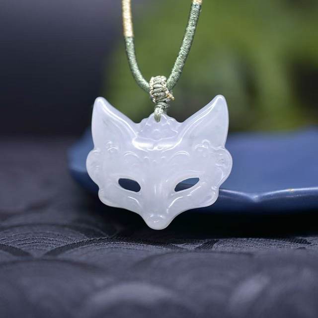 Natural Tianshan green nine-tailed fox jade pendant necklace