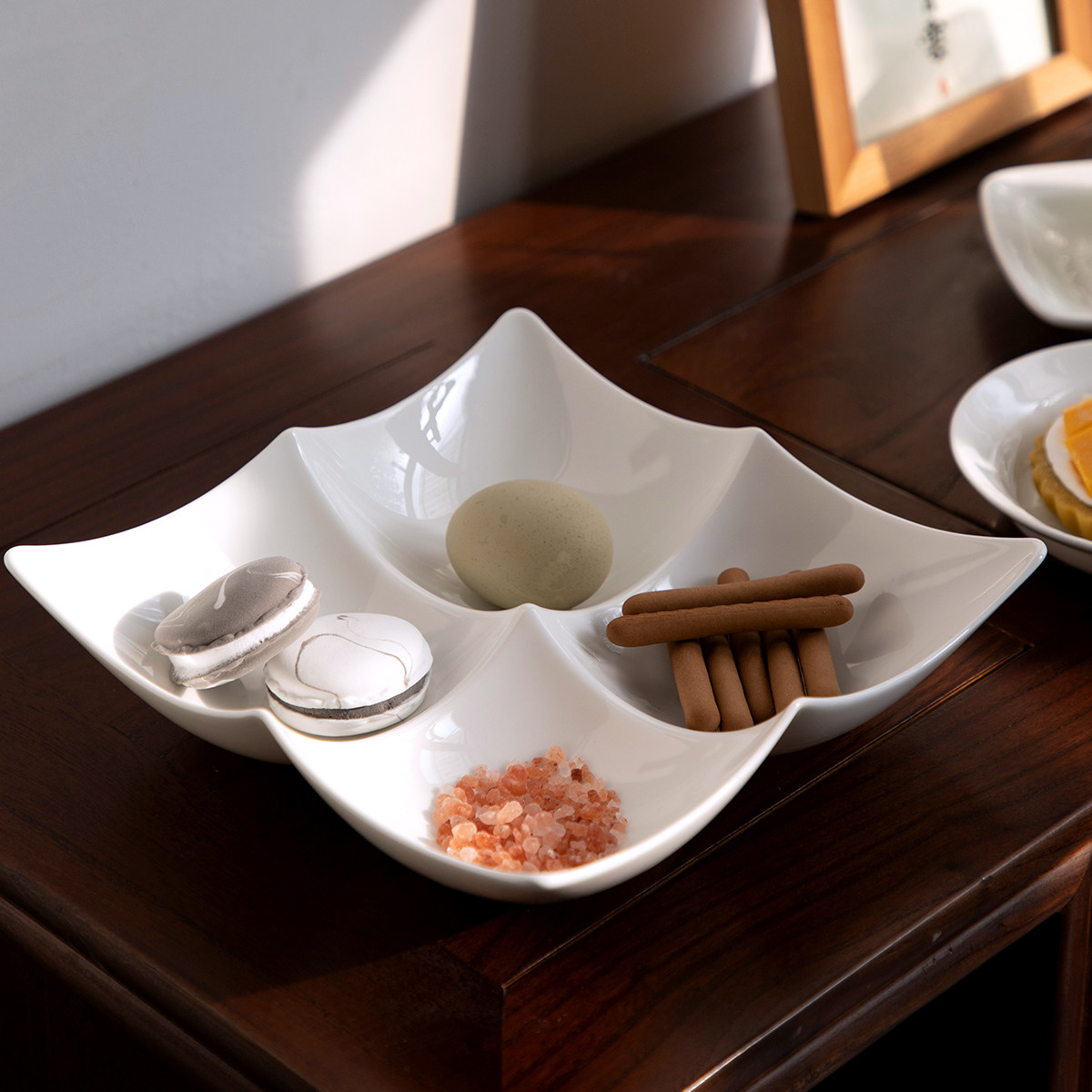 Issey Miyake's Chinese bone China nail roasted small fresh snacks, tea, small plate, small fruit plate, Zen nuts plate