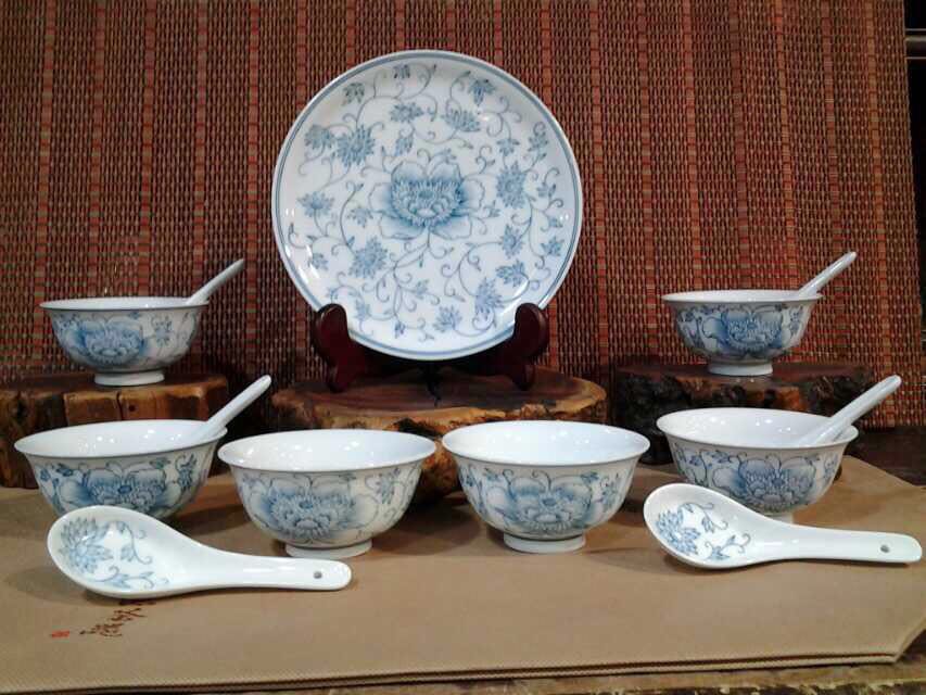 And auspicious treasure flower of blue And white porcelain tableware jingdezhen tableware bowl dish gift box packaging group