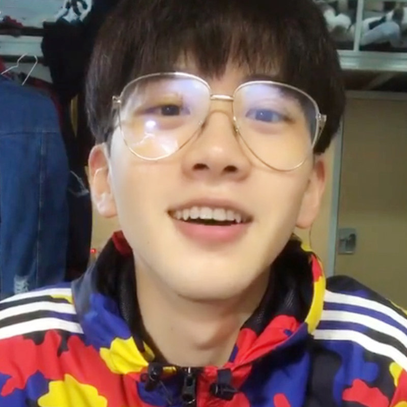 Fei Qiming same glasses anti-radiation male blue computer eyes myopia large frame flat mirror female no degree gold wire