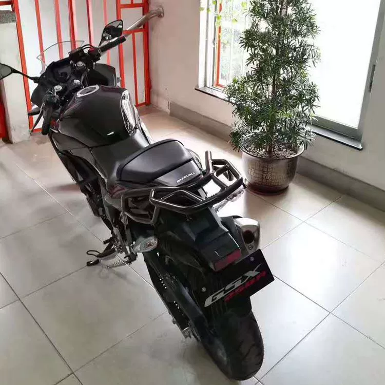 Xe máy GSX250R phía sau kệ phía sau đuôi ụ