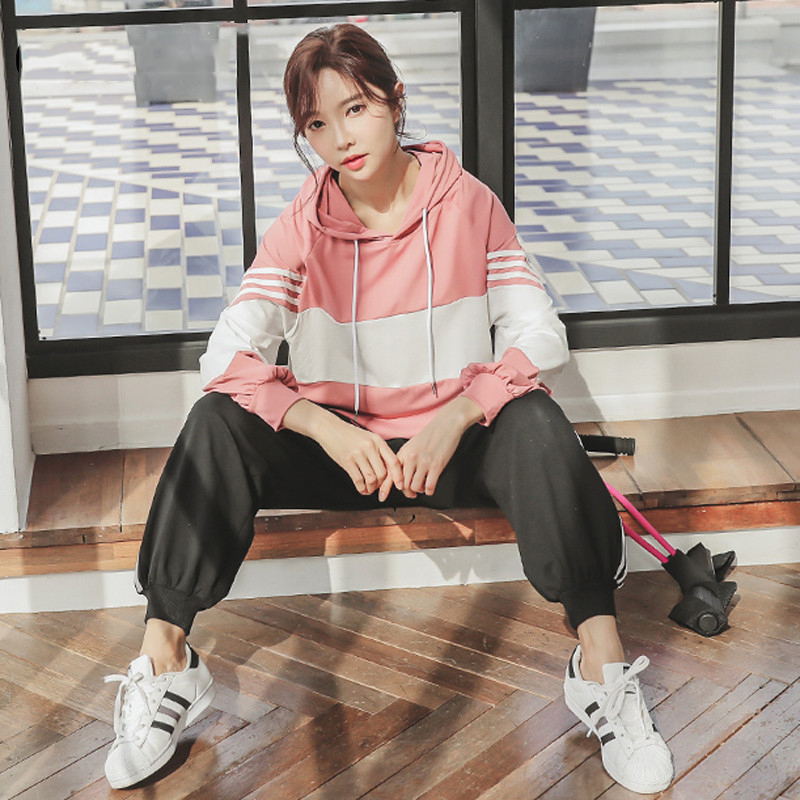 Hong Kong spring and autumn new ladies temperament yoga clothing fitness suit outdoor fashion quick-drying running sportswear