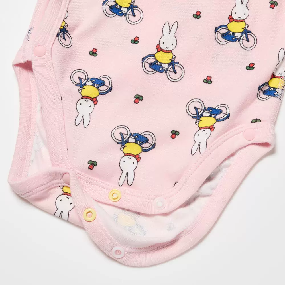 UNIQLO Детская UT Книга-рисунок кооперационная серия накидка для бедер длин sleeves 1-комплект 481845 478391