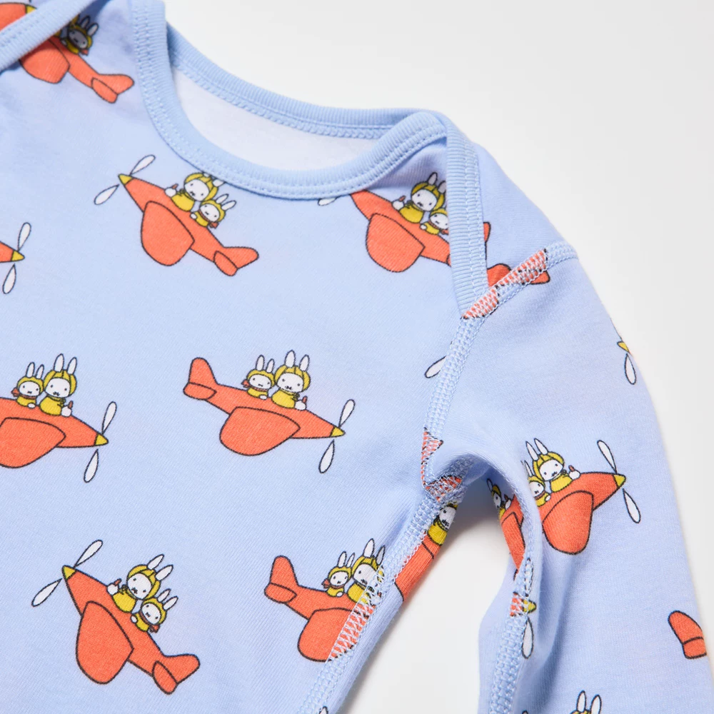 UNIQLO Детская UT Книга-рисунок кооперационная серия накидка для бедер длин sleeves 1-комплект 481845 478391