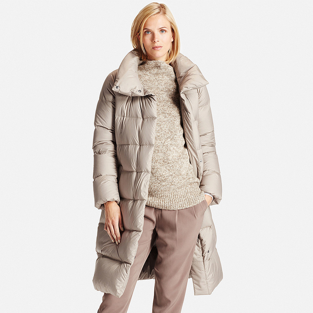 Uniqlo ultralight down куртка. Пуховик uniqlo ultra light down. Alyaska женская куртка голубой. Магазин одежды пуховик в москве. Женская куртка на вешалке.