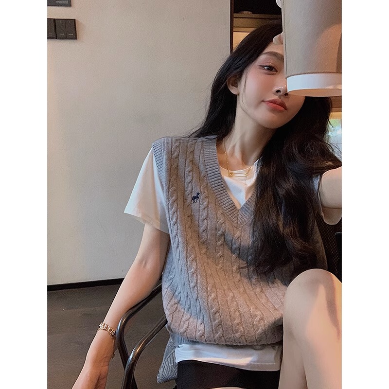 Embroidered V-Neck Knit Sweater, Cable Knit Vest for Women, Early Autumn Thin Loose Outerwear, Layered Sleeveless Vest