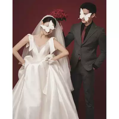 Light main starry wedding dress 2021 new bride French satin Super fairy V collar tailing White go out yarn female