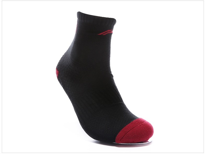 Li Ning vớ thể thao mùa hè thoáng khí ẩm ướt wicking vớ nam tất thể thao đá bóng