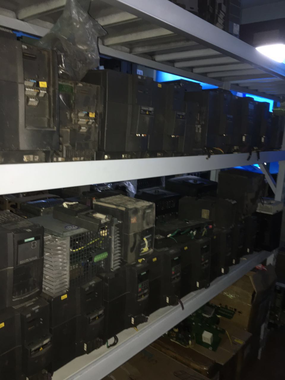 Disassemble Siemens 430 inverter 6SE6430-2UD27-5CA0 7 5KW 380V has been tested and packaged