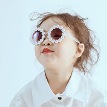 Childrens new cute flowers sunglasses kid fashion foreign air and rugged styling with matching model glasses