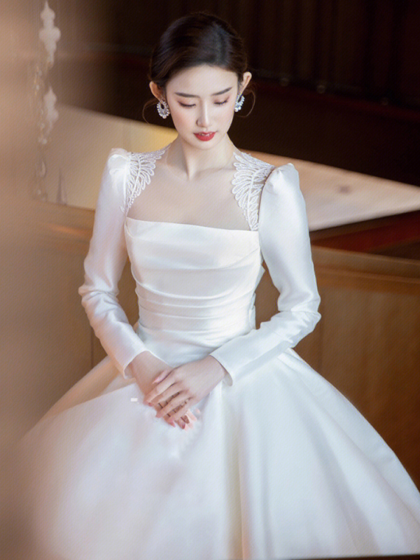 Satin Wedding Dress 2026 New Style Bridal Main Dress Petite French Retro High-End Texture Reception Dress Long-Sleeved Summer
