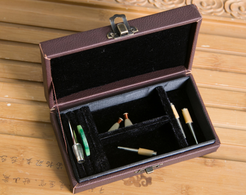 Hạc đen nhạc cụ hộp sậy hộp phụ kiện thiết thực và đẹp Capo guitar