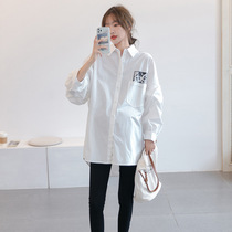 Pregnant womens coat spring and autumn models 2021 new autumn Korean tide mom loose fashion career work long sleeve white shirt