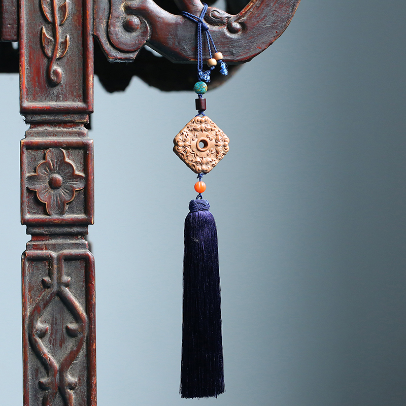 Quadrilateral Hospitality India Old Mountain Honolulu Pendant Sandalwood Carve Hung Red Wooden Men and Men Pendant Gifts 0894