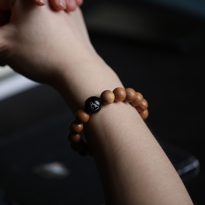 Empty Spirit India Old Mountain Honolulu Original hand Alchemy string of red wood sandalwood Foal beads Men and women Chant Pearl Black Meat Sink 0538