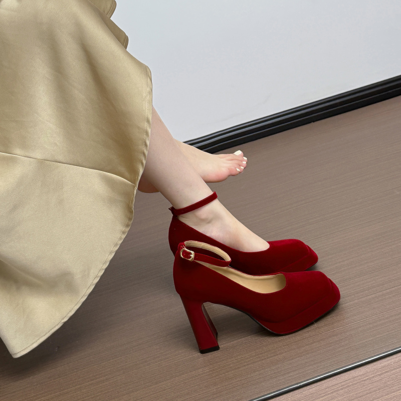 Super Stylish Red Wedding Shoes for Women with Chunky Heels, Thick Platforms, Waterproof Soles, and Height-Increasing Design. Bridal Shoes for Weddings and Banquets, Super High Heels for Women Super Stylish Red Wedding Shoes for Women with Chunky Heels, Thick Platforms, Waterproof Soles, and Height-Increasing Design. Bridal Shoes for Weddings and Banquets, Super High Heels for Women