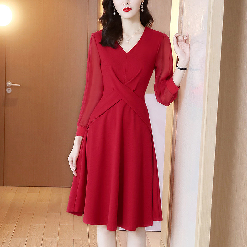 Red dress 2021 spring new V-neck waist thin annual party dress retro French little red skirt