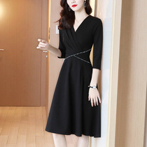 Dress Women 2021 autumn and winter New black high end thin temperament Hepburn wind small black skirt dress early autumn