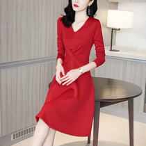 Red dress 2021 Spring New V collar slim slim high-end foreign style Hepburn small red dress party dress