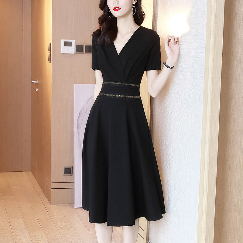 Dress female summer French 2023 new long high - end black temperament Helburn wind small black dress summer