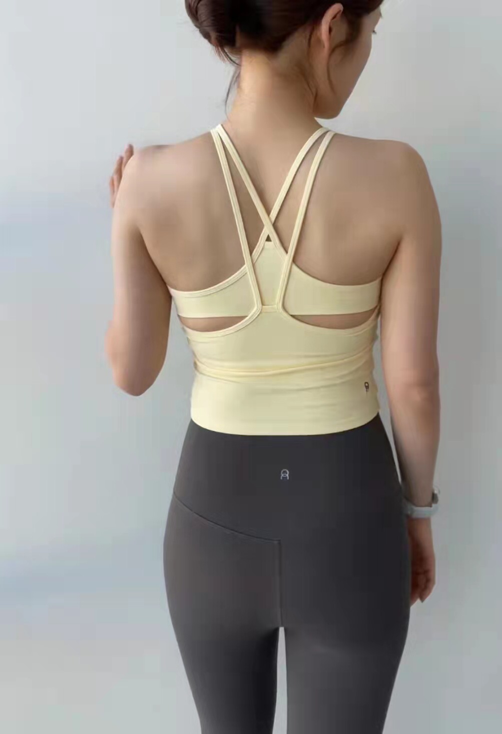 2022 ROUTINE Yoga vest woman with a middle and long version of the anti-seismic fitness sport Pilates tops