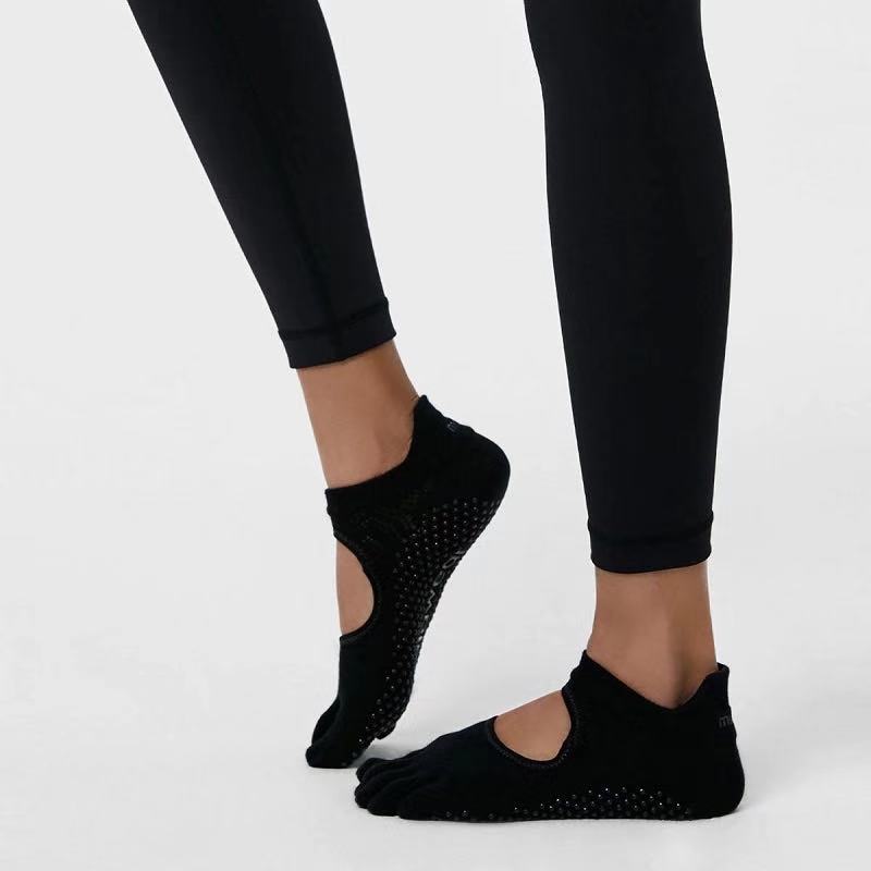 Korea autumn and winter mulwaer professional yoga socks non-slip Pilates fitness exercise five-toed breathable socks pure cotton