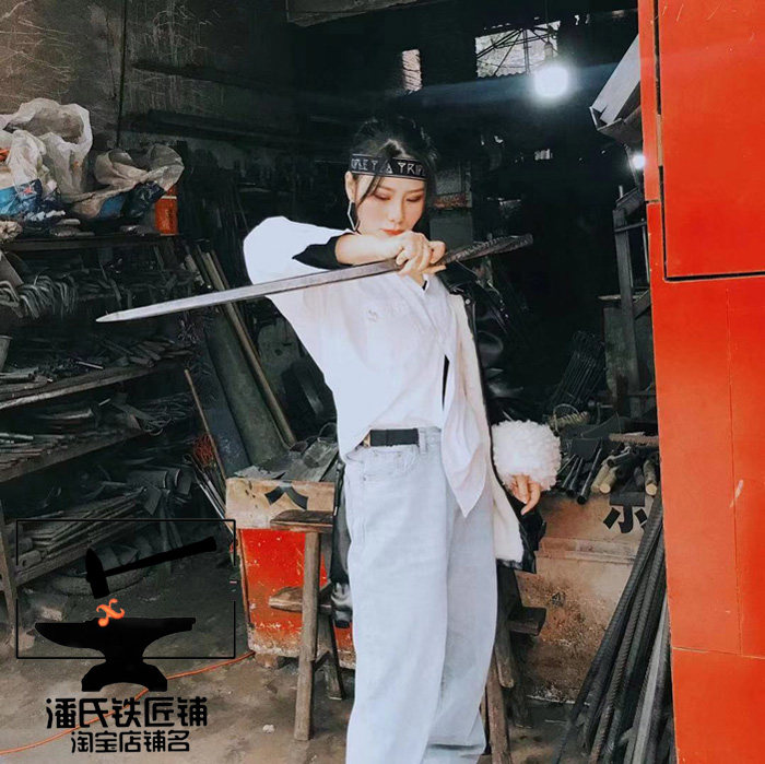 The -like ancient soldier is handmade as a whole steel-chemical solid-proof body for self-defence and fitness Xi Wu steel whip