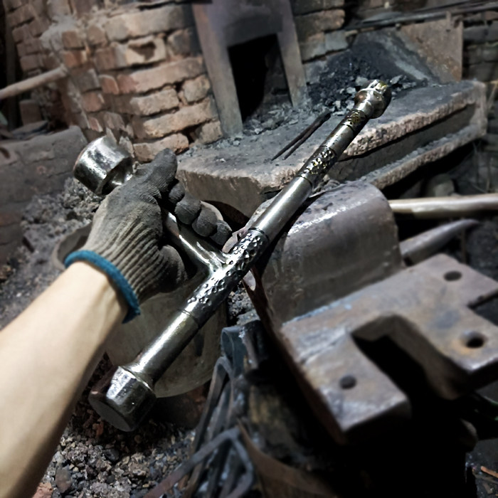 Hand forged solid steel High hardness martial arts turn car heavy-duty T-stick T-word security stick duckweed turn double stick