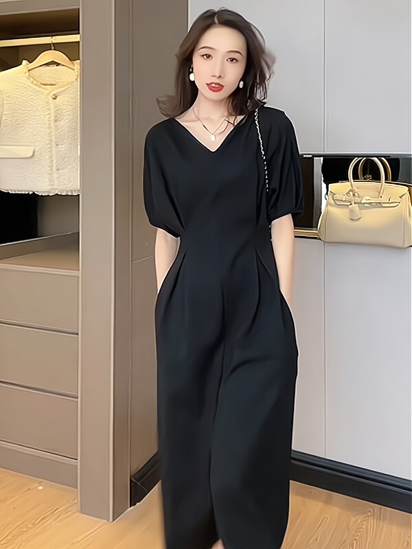Hong Kong Plus-Size Hepburn-Style High-End Summer Black Dress with V-Neck, Slimming Mid-Length Slit A-Line Skirt