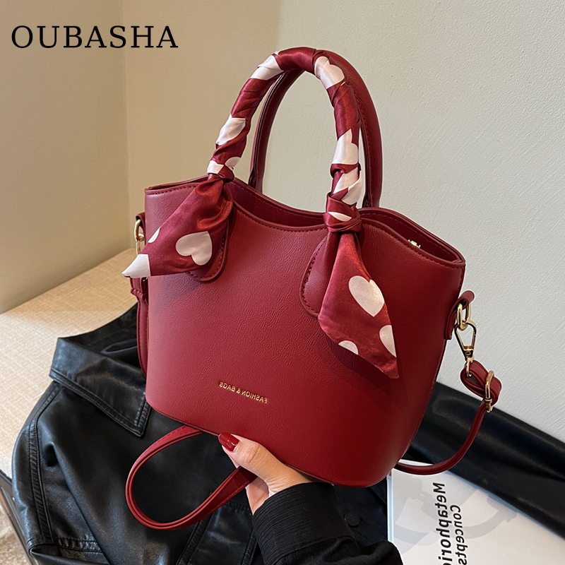 Light Luxury Niche Red Wedding Bag for Women 2026 New Model Suitable for Daily Use Bridal Handbag with a High-End Feel Crossbody Bag Light Luxury Niche Red Wedding Bag for Women 2026 New Model Suitable for Daily Use Bridal Handbag with a High-End Feel Crossbody Bag