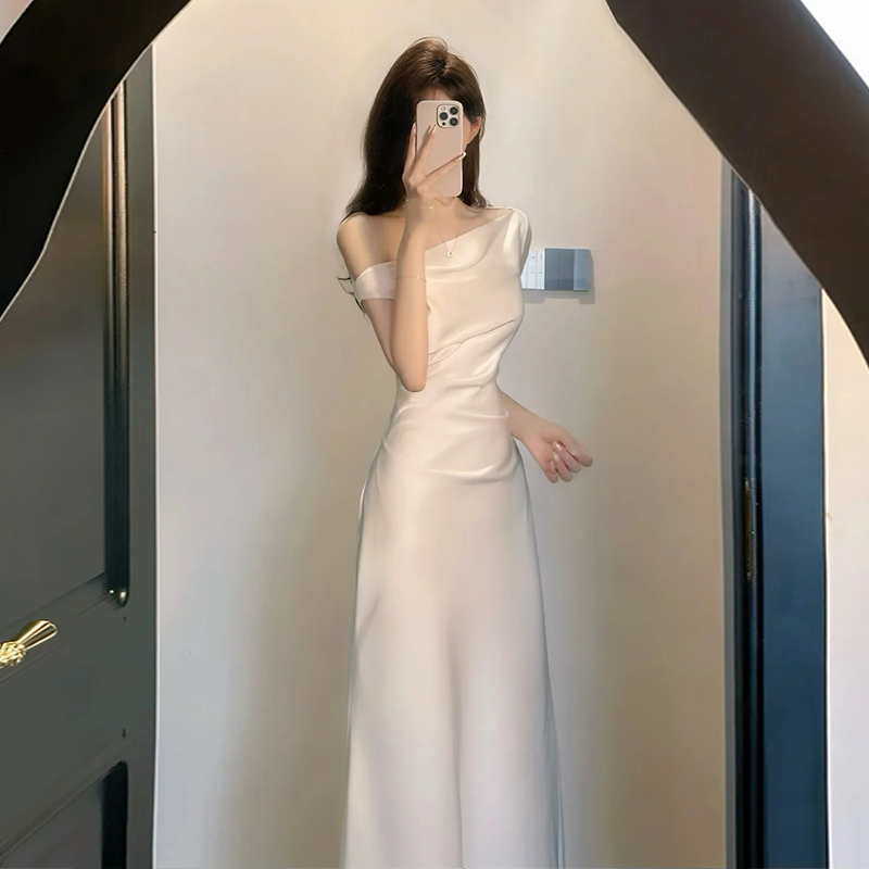 French-Style Elegant High-End Dress with a Draped Neckline and Asymmetrical Shoulders, Fitted Waist and Hip, Acetate Satin Banquet Dress for Women, New Model