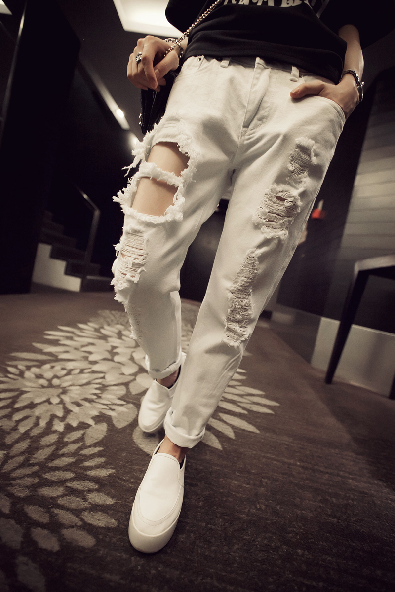 white jeans scratch