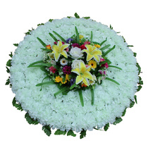 Симуляция хризантемы кольцевая цинминг цветочный цветочный диаметр 1 м липовый венок Круг Фунрал поставляет белый цветочный мавзолей для возложения цветов