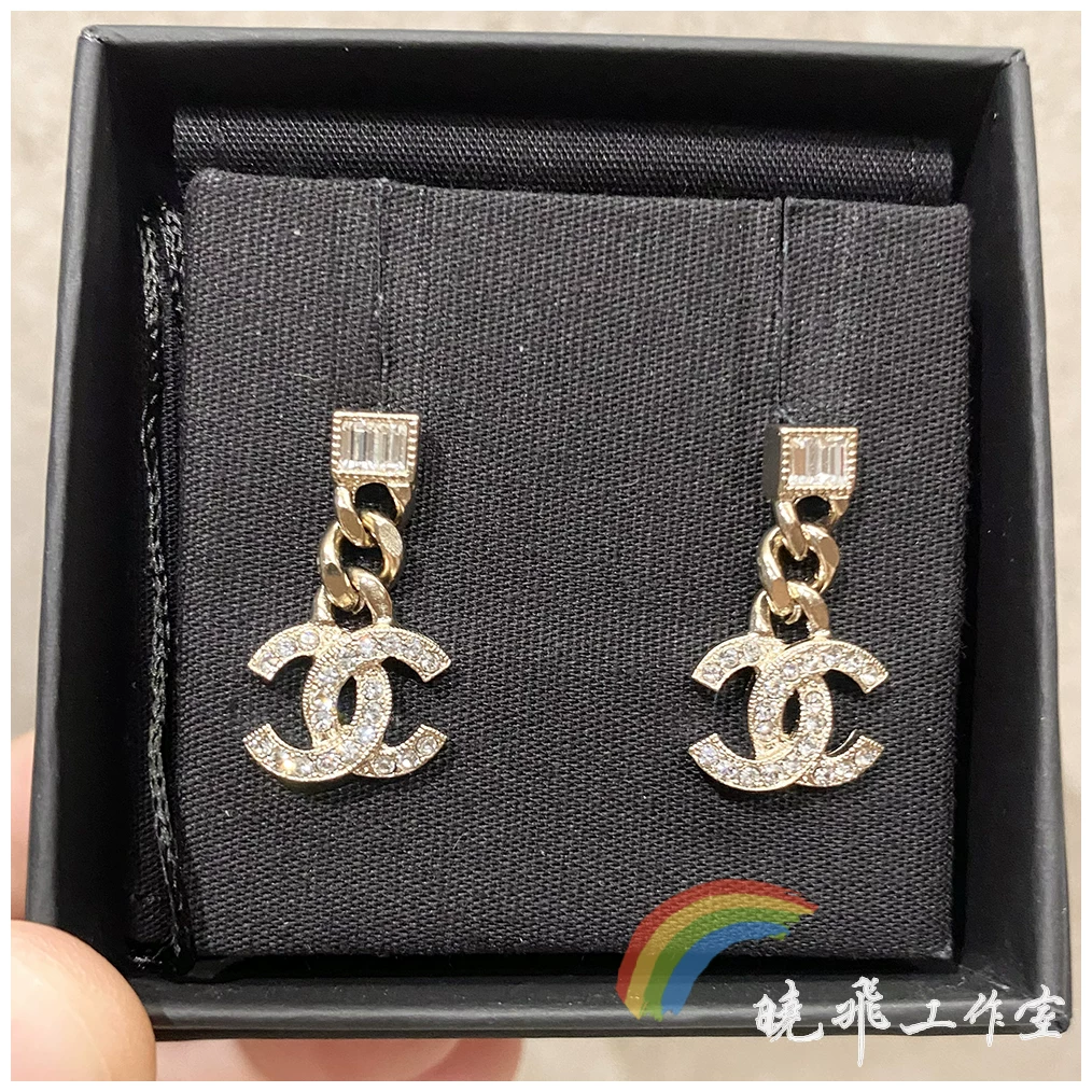 [Spot] Подлинные серьги Chanel 22b новая лёгкая золотая цепочка кубический диаметр две C серьги