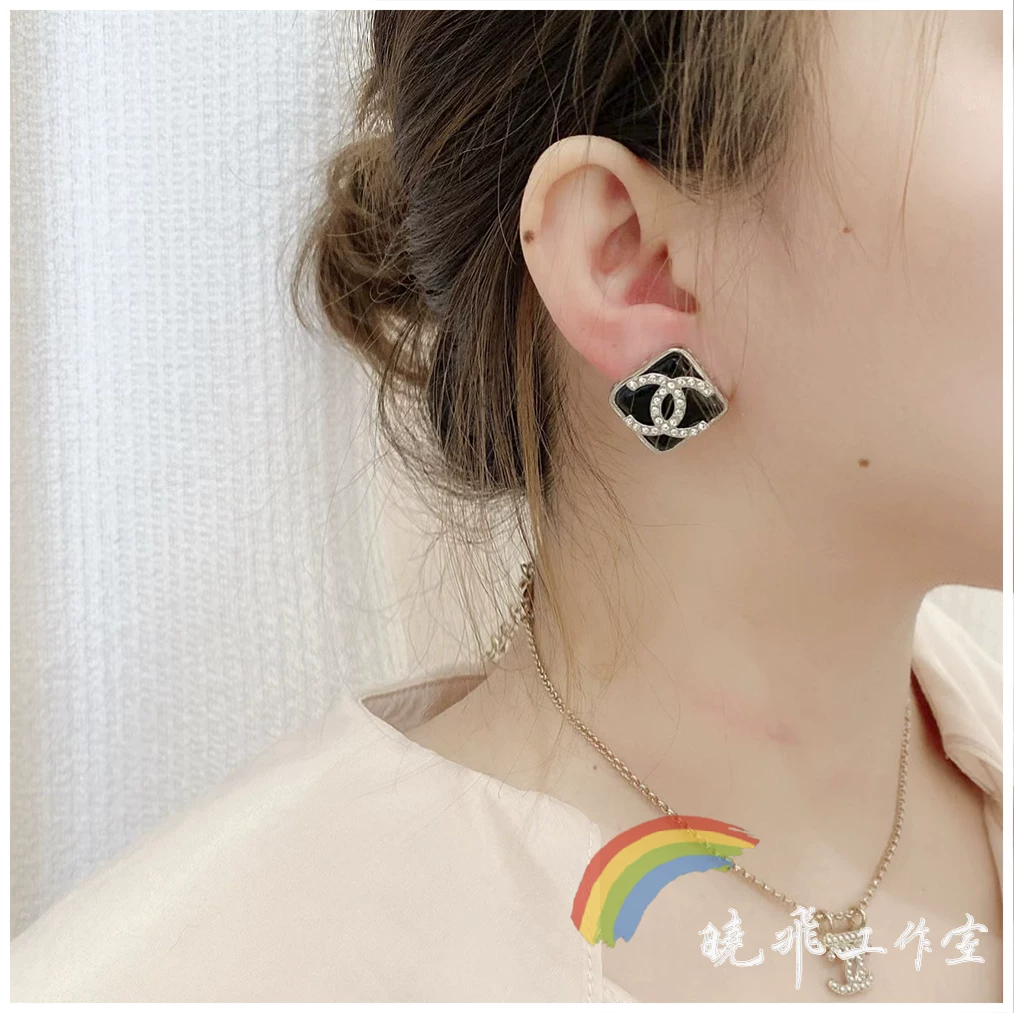 Подлинные серьги Chanel 22S новые черные бриллиантовые каменные серьги с двойной буквой C
