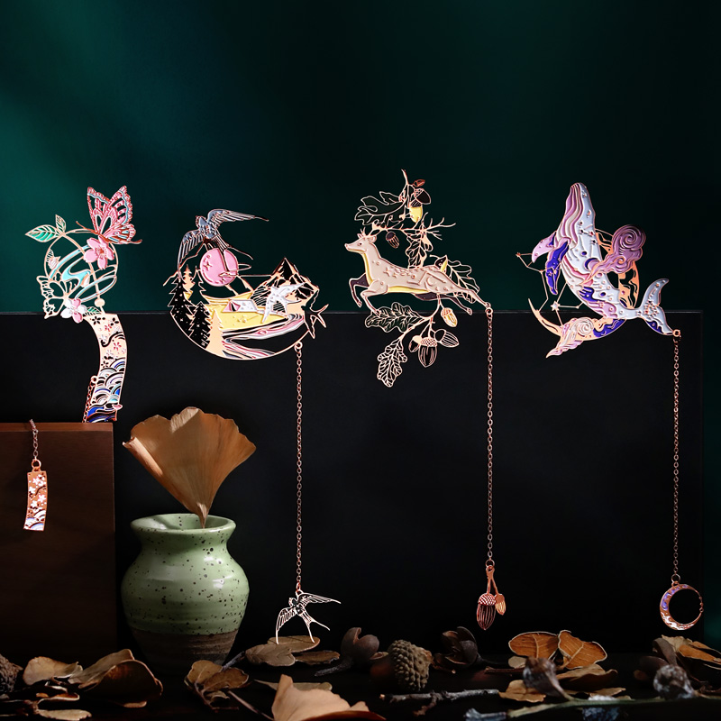 Exquisite antique brass metal hollow bookmark Female creative small fresh birthday gift College students with simple cute cartoon small gift gift pendant set pendant Graduation Teacher's Day gift