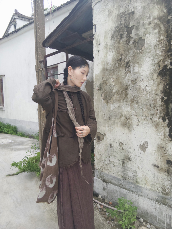 A Type of Fabric LAOSHU "Tuxu" Linen Distressed Frayed Jacket (661) with a Casual, Versatile, Retro, and Artistic Style