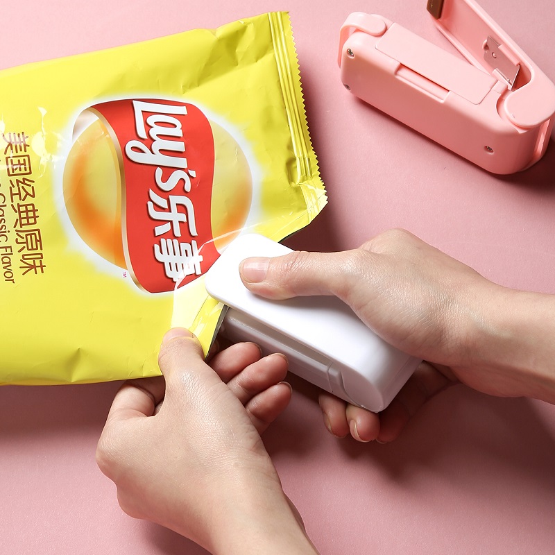 Snacking sealing machine small home mini-sealing machine portable plastic bag sealing machine hand pressure electric heat sealing machine