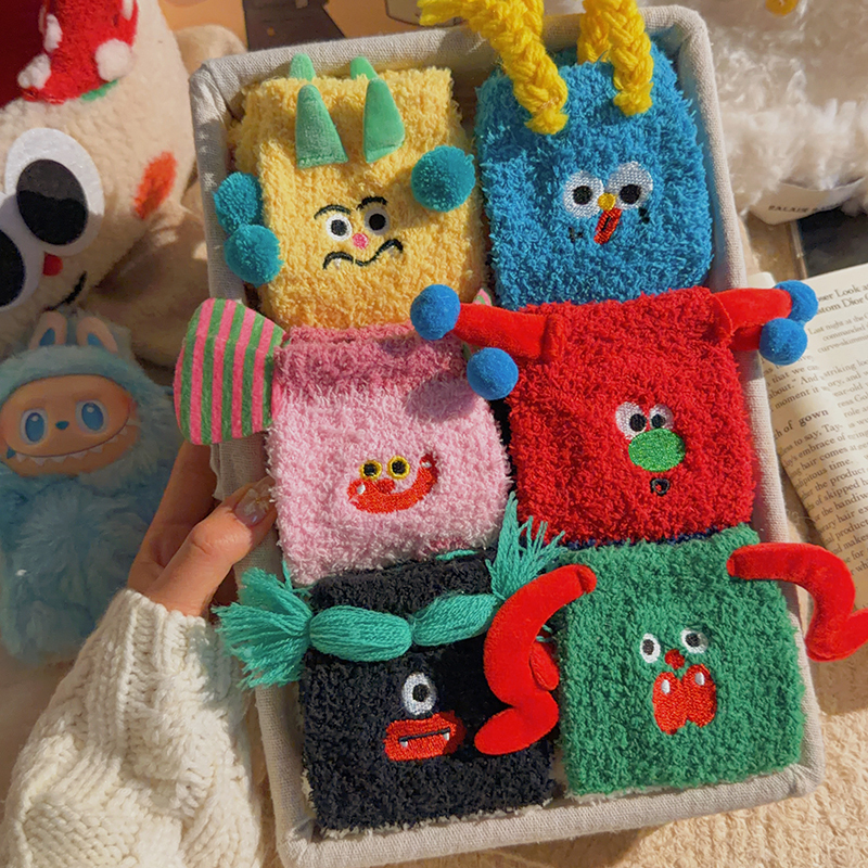 Winter Cute Plush Coral Fleece Socks for Women, Mid-Calf Socks, Thickened and Warm, Suitable for Sleeping and Indoor Use